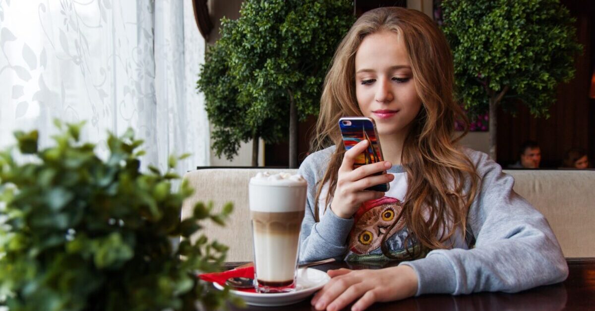 positives and negatives of social media